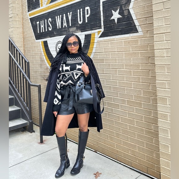 Meet your Posher, Amanda - Picture 2 of 9